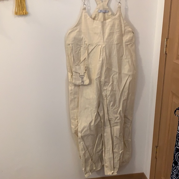 MissLook Clasp romper w/ pocket pouch - Picture 2 of 6